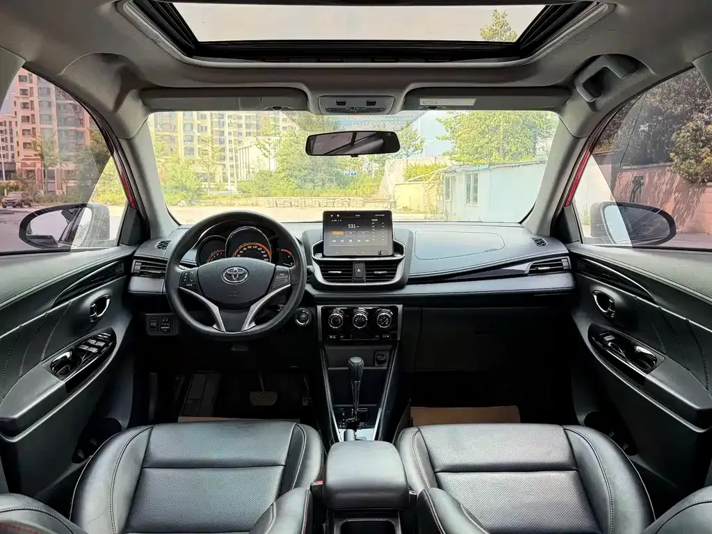 Toyota Yaris L — фото 6