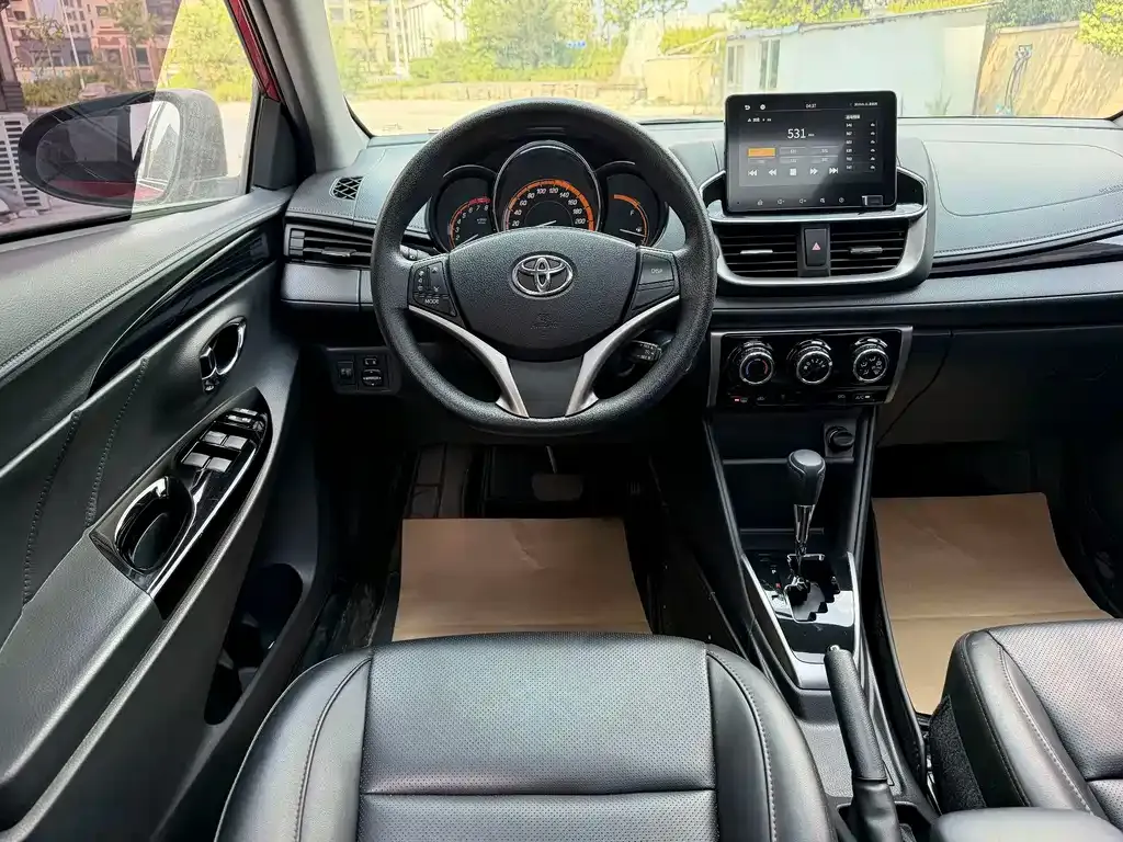 Toyota Yaris L — фото 8