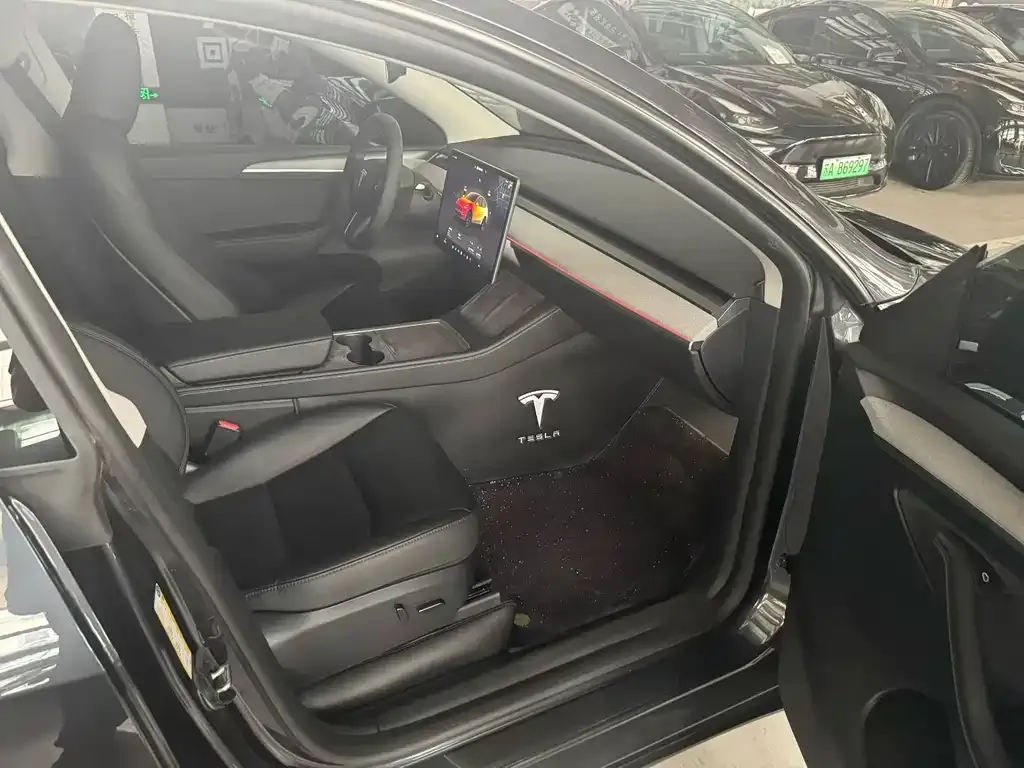 Tesla Model Y — фото 2