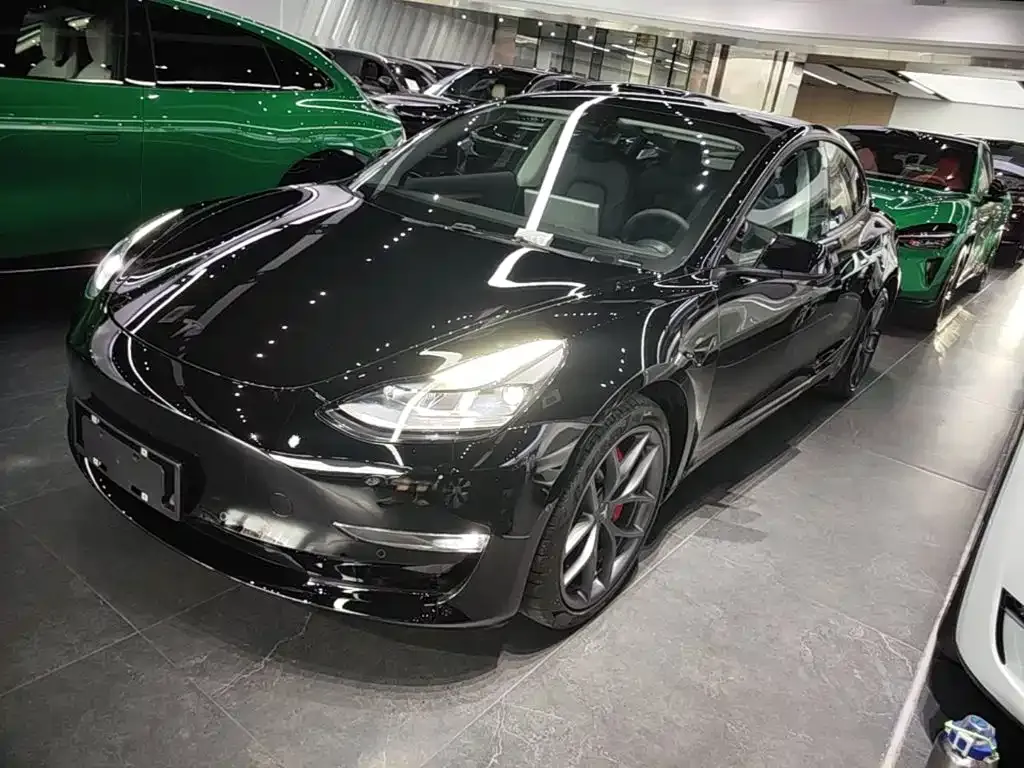 Tesla Model 3 — фото 4