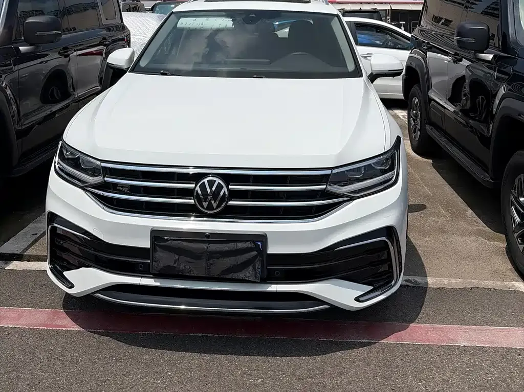 Volkswagen Tiguan L — фото 8