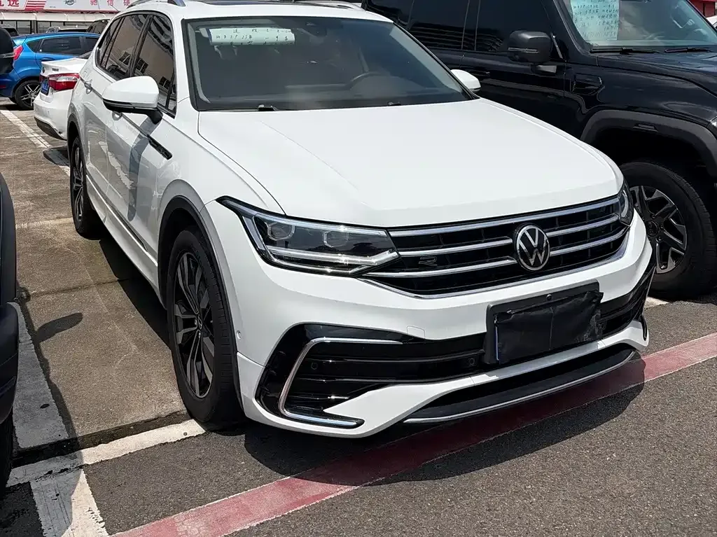 Volkswagen Tiguan L — фото 9