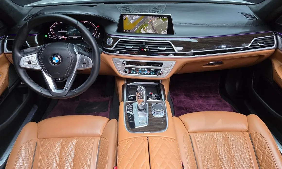 BMW 7-Series — фото 10
