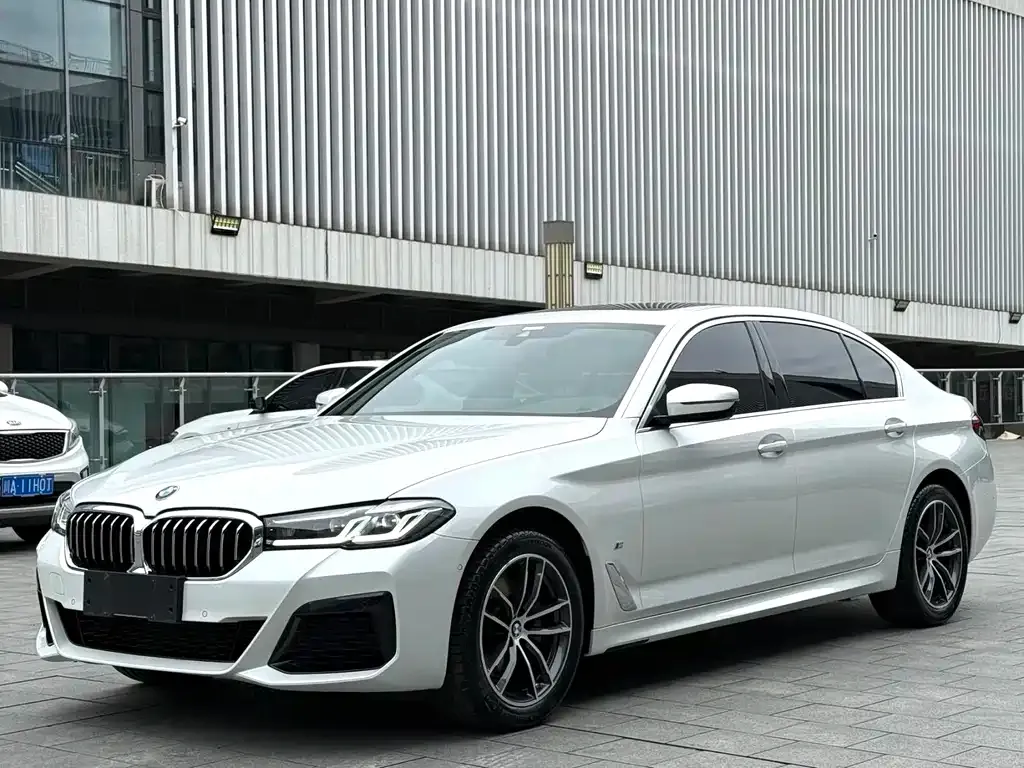 BMW 5 Series — фото 1