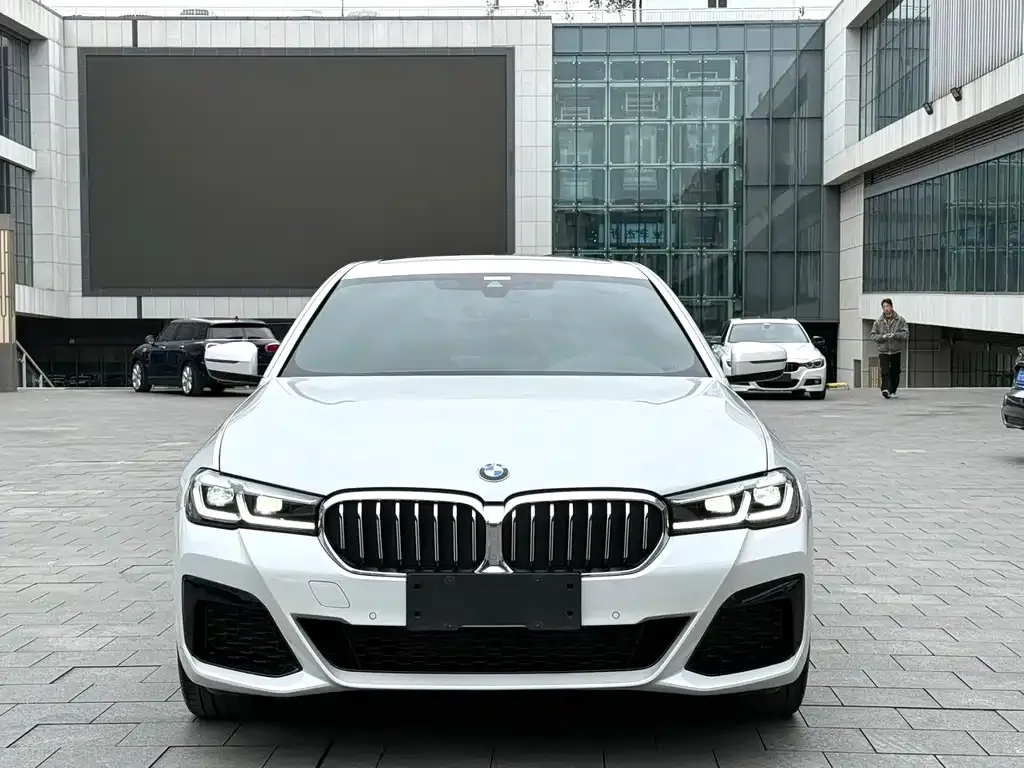 BMW 5 Series — фото 5