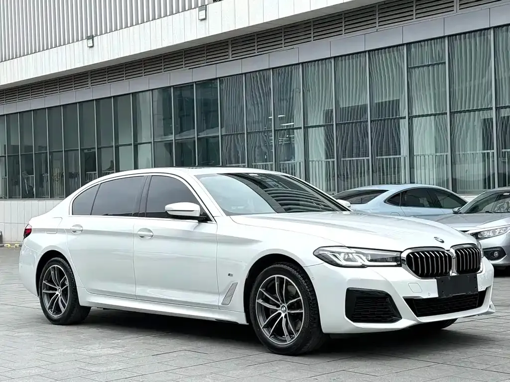 BMW 5 Series — фото 6