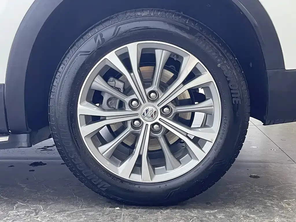 Buick Envision Plus — фото 10
