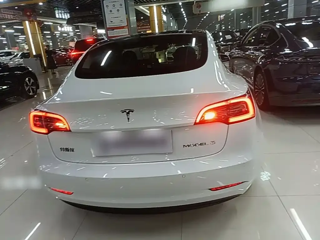 Tesla Model 3 — фото 7