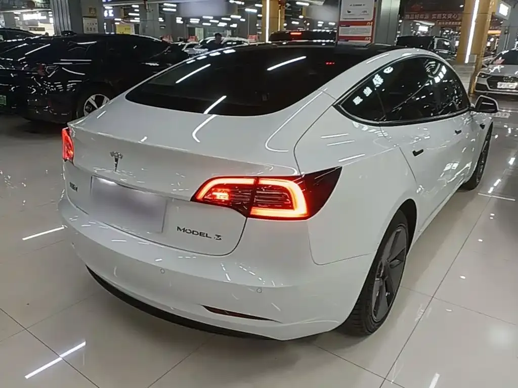 Tesla Model 3 — фото 5
