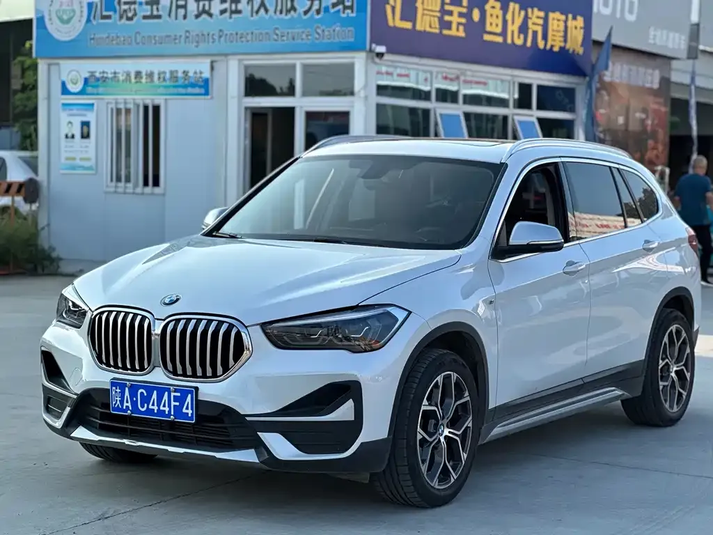 BMW X1 — фото 1