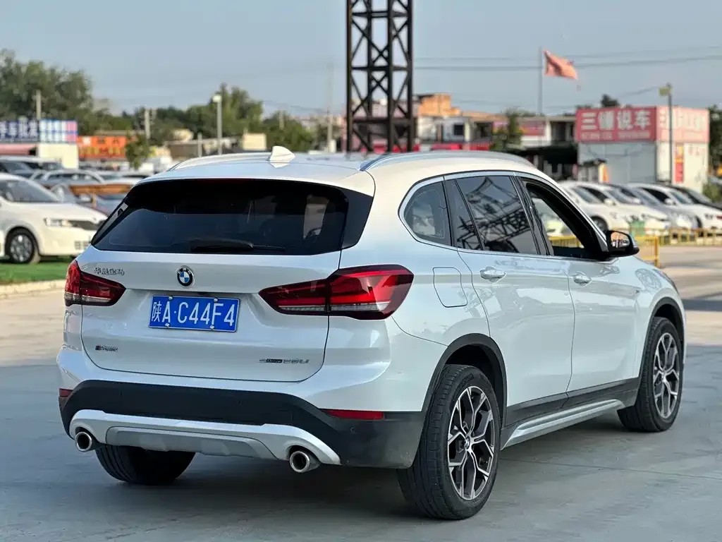 BMW X1 — фото 9