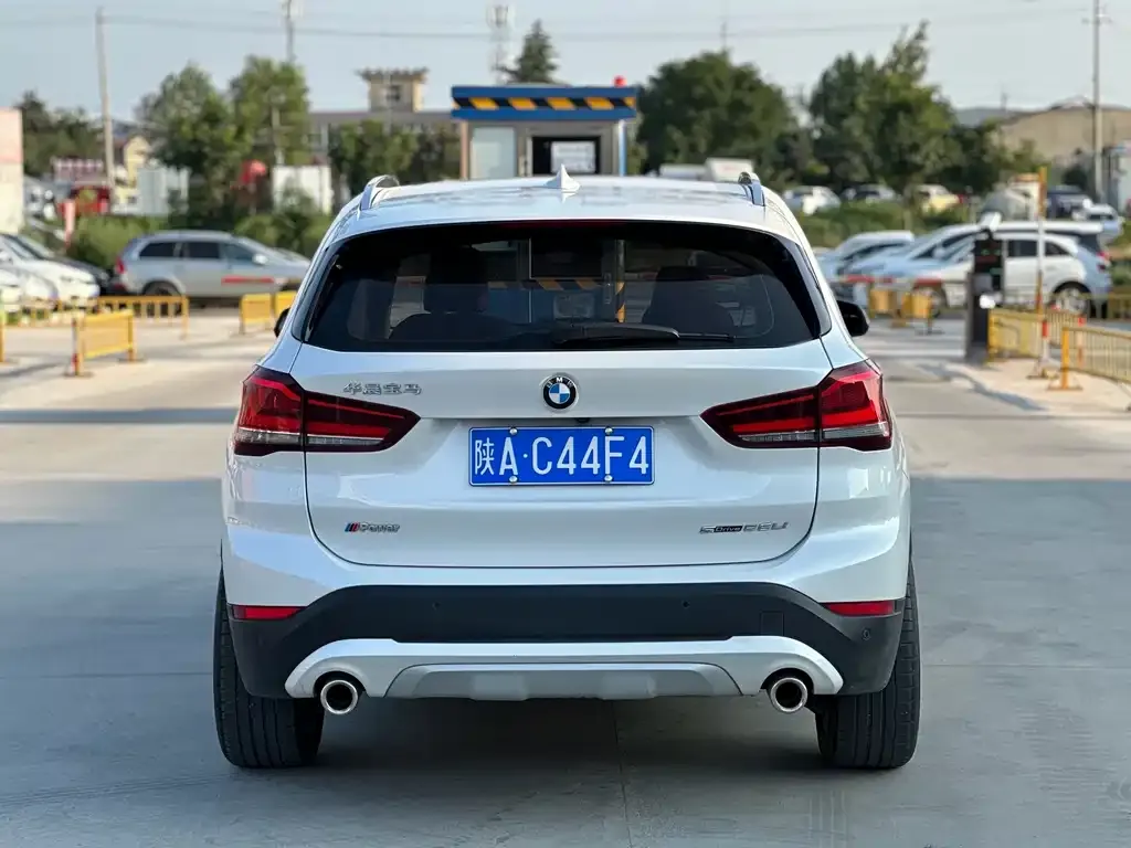 BMW X1 — фото 10