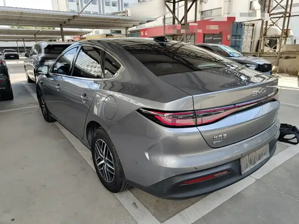BYD Seal 05 DM-i — фото 8