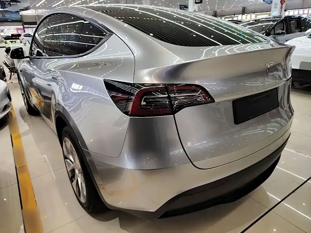 Tesla Model Y — фото 6