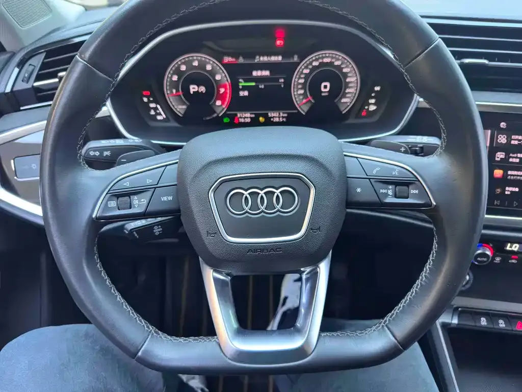 Audi Q3 — фото 10