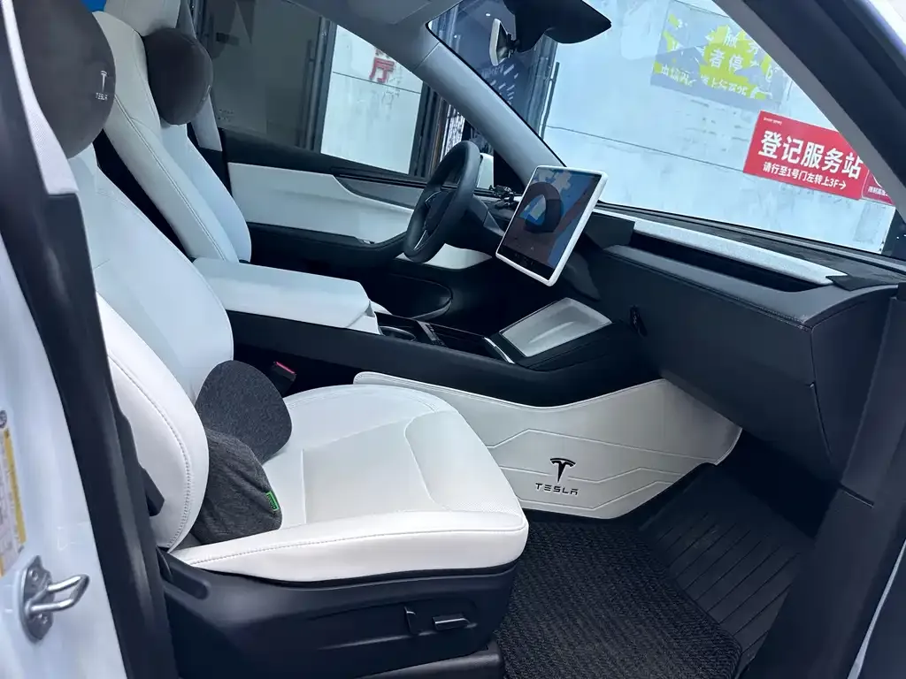 Tesla Model Y — фото 7