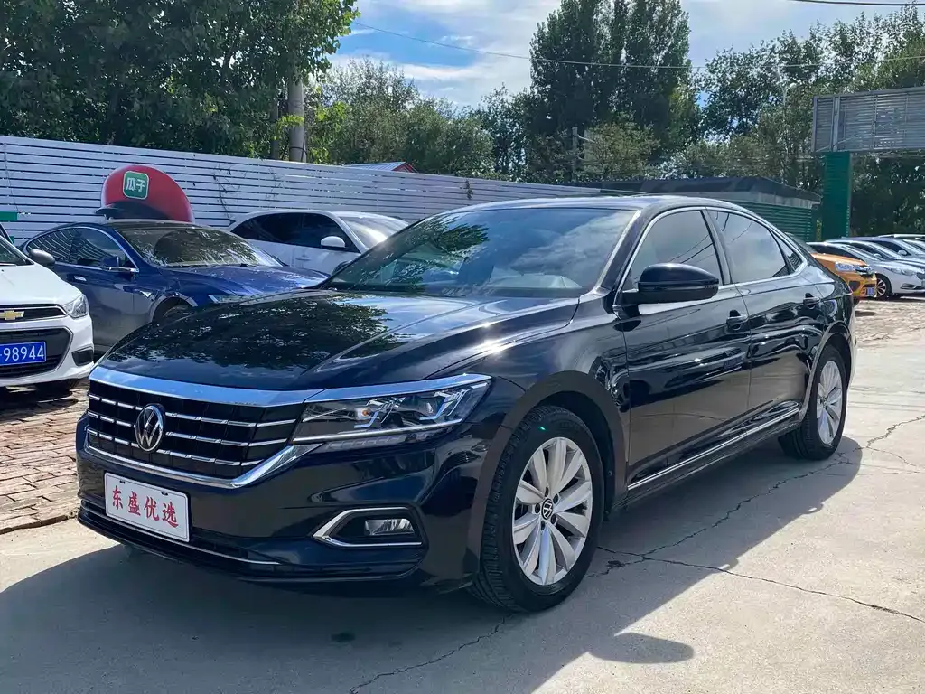 Volkswagen Passat — фото 1