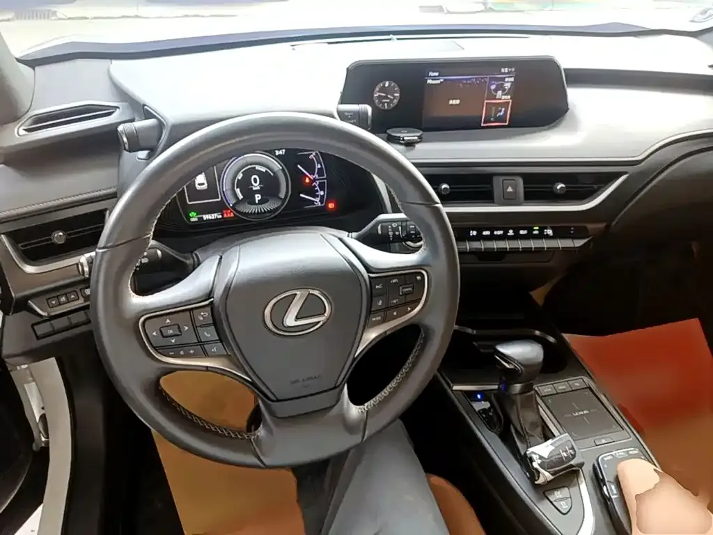 Lexus UX — фото 2