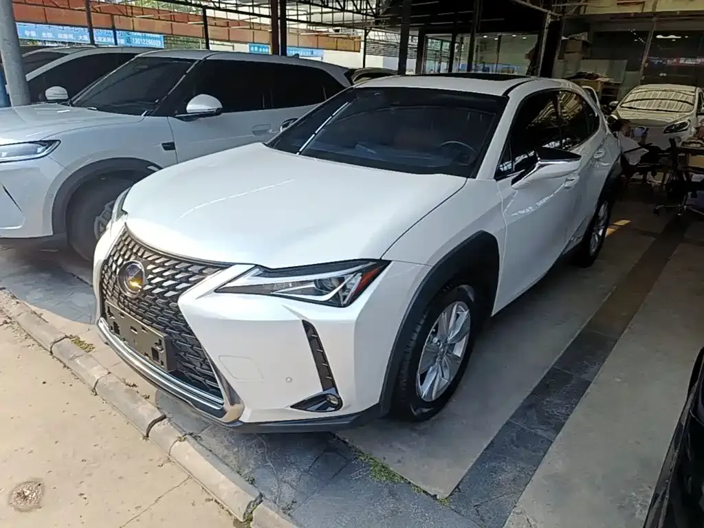 Lexus UX — фото 3
