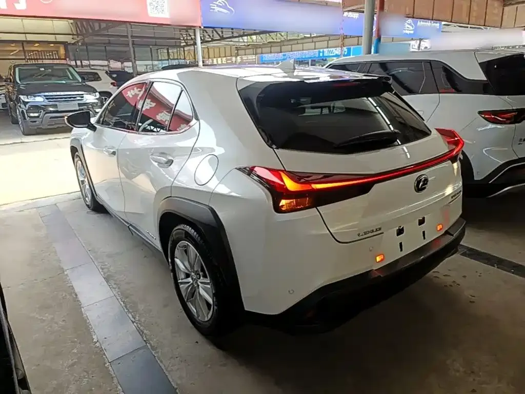 Lexus UX — фото 4