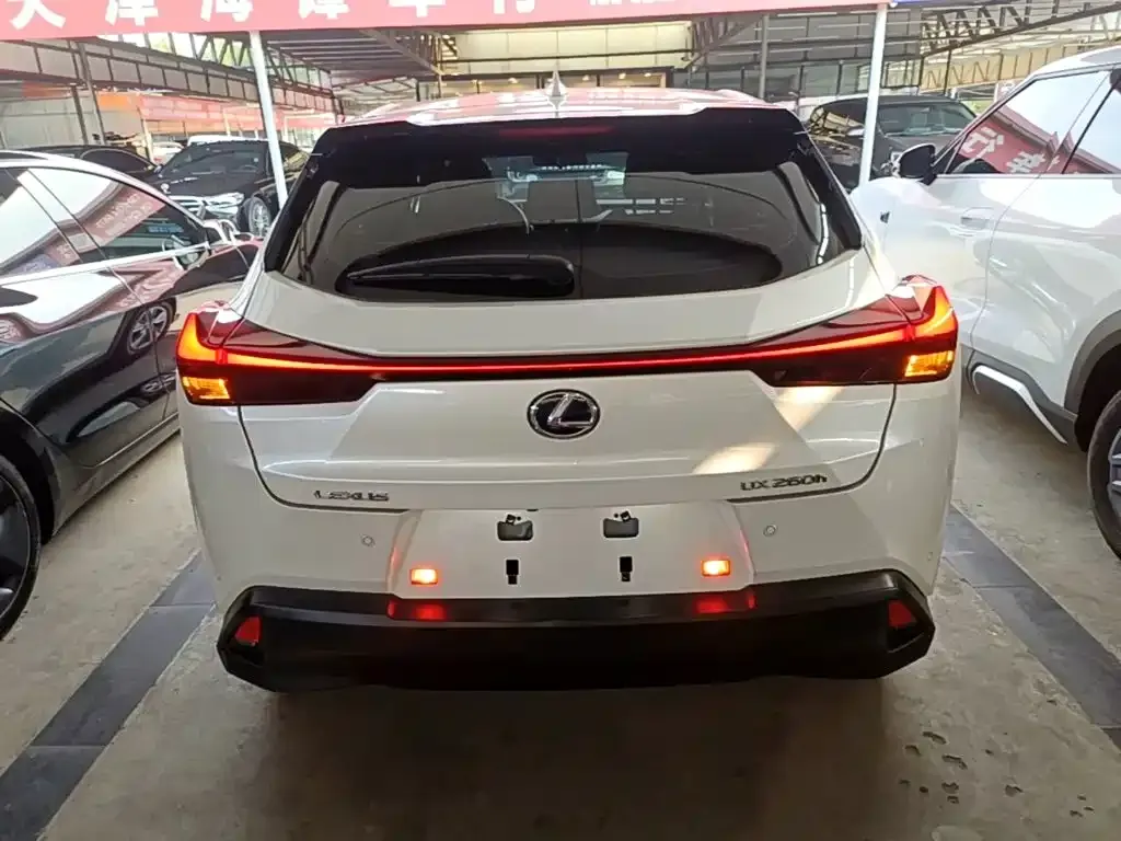 Lexus UX — фото 9