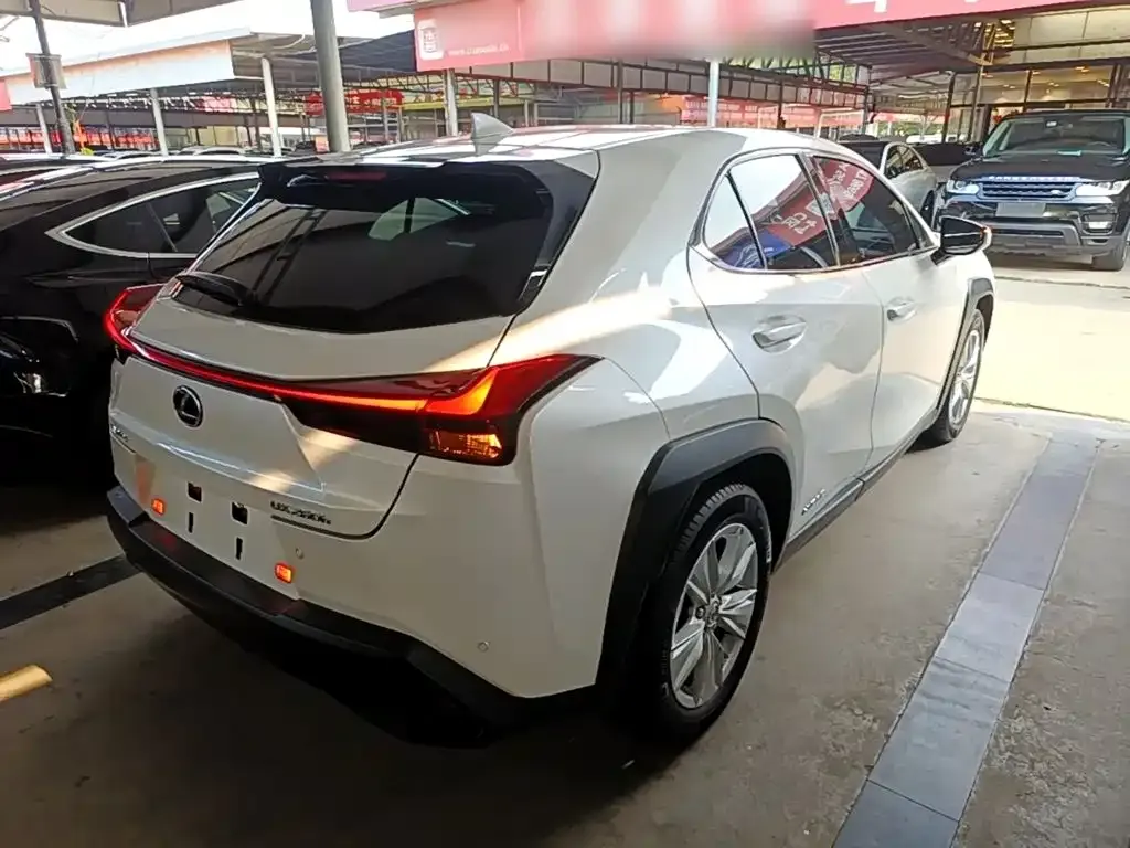 Lexus UX — фото 8