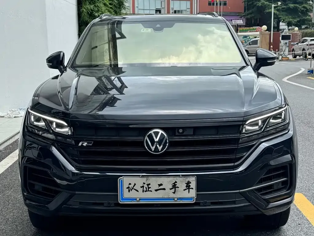 Volkswagen Touareg — фото 10
