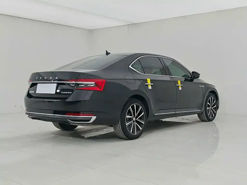 Skoda Superb — фото 10
