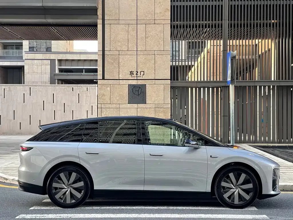Li Auto i6 — фото 6