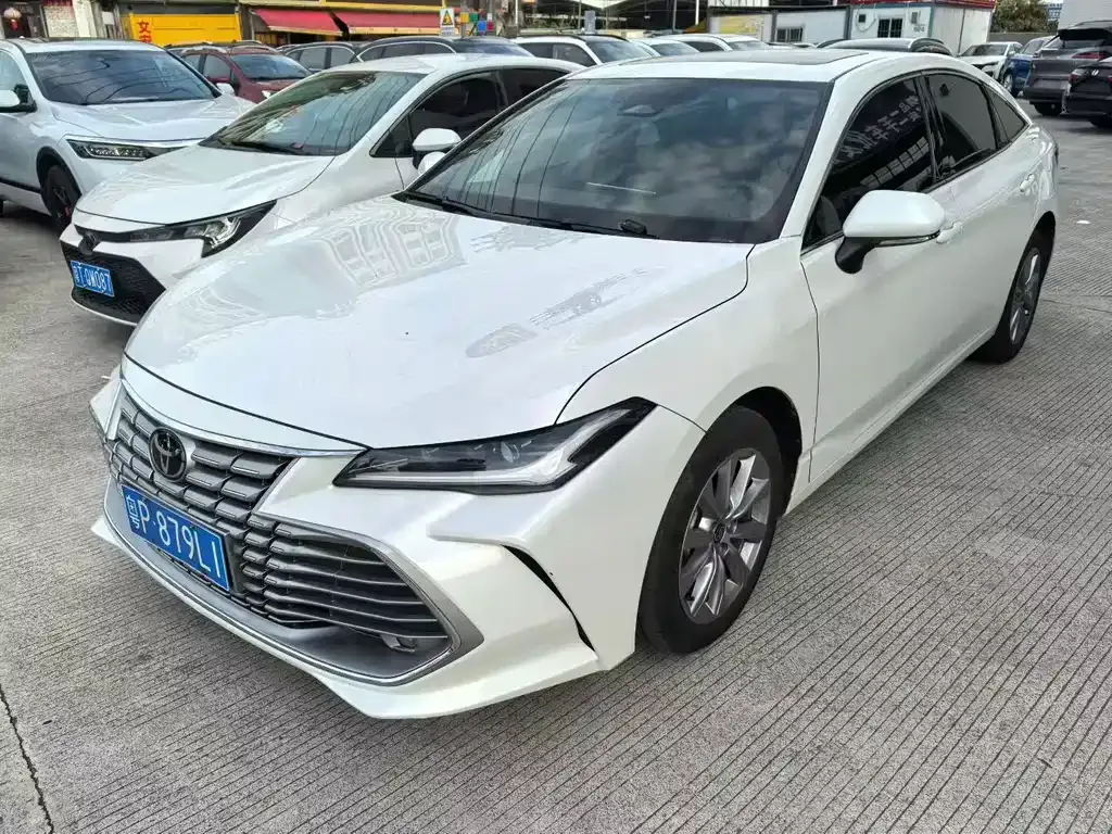 Toyota Avalon — фото 1