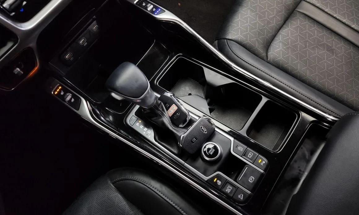 Kia Sorento — фото 8