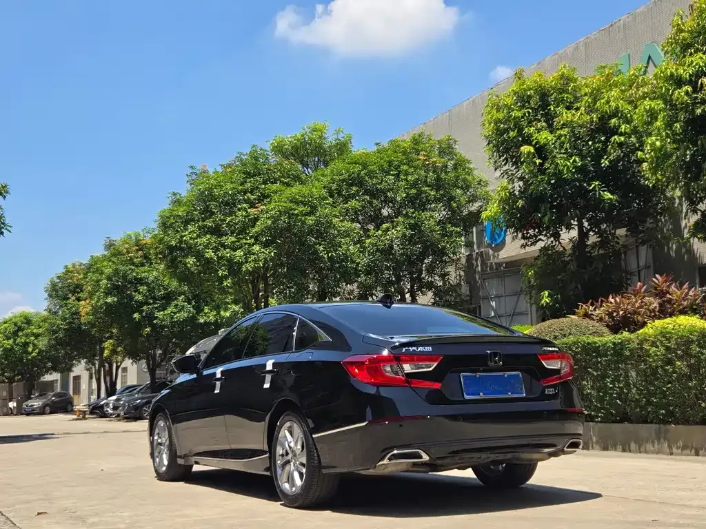 Honda Accord — фото 4