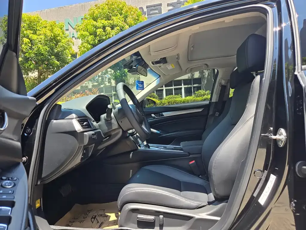 Honda Accord — фото 9