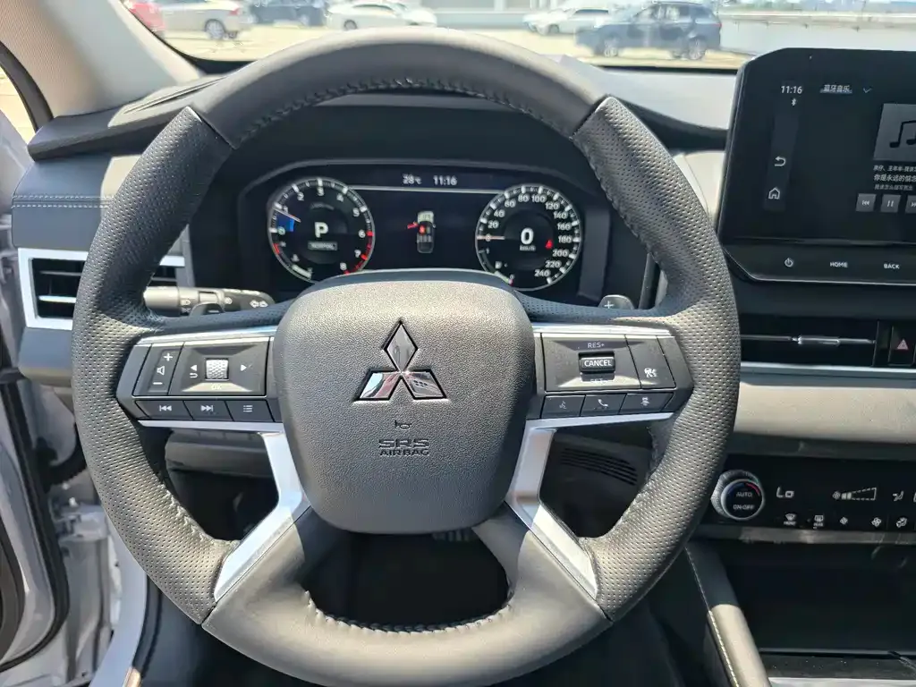 Mitsubishi Outlander — фото 9