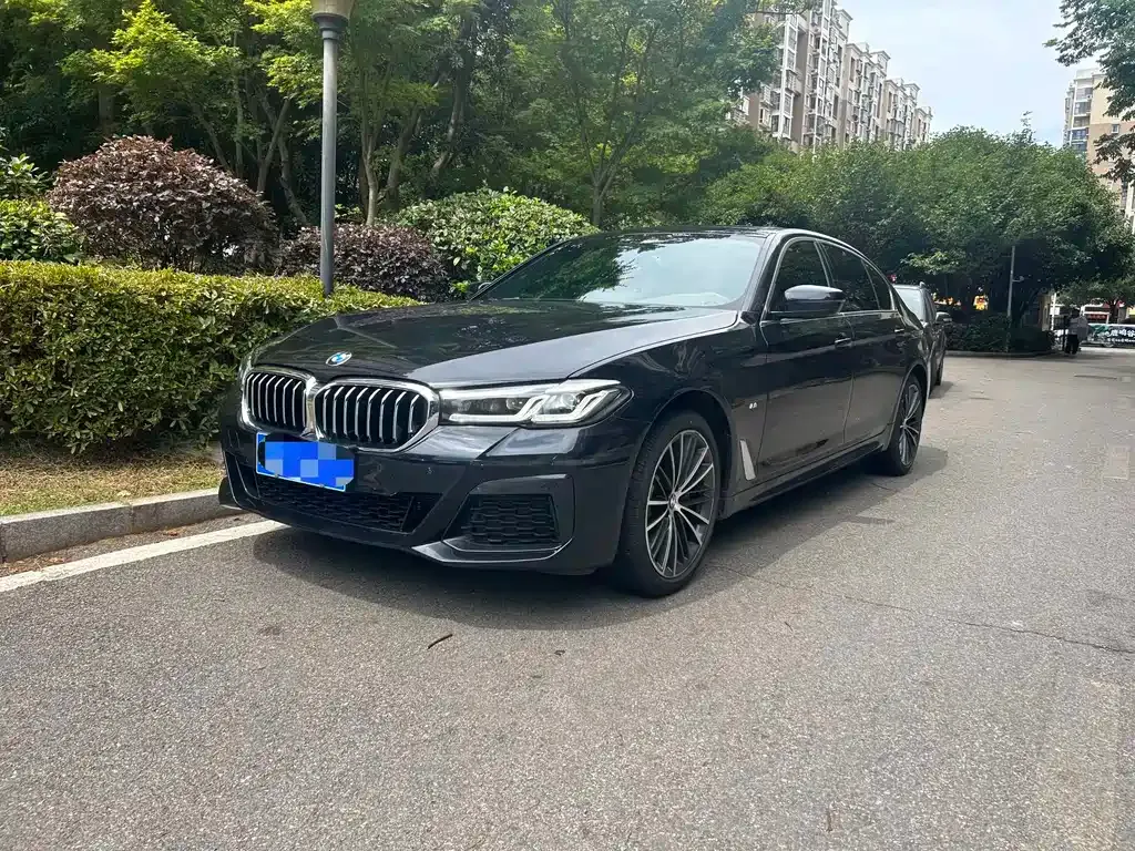 BMW 5 Series — фото 1