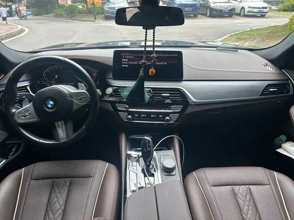 BMW 5 Series — фото 4