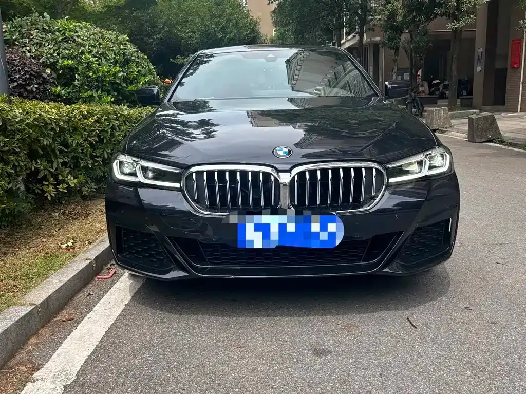 BMW 5 Series — фото 10