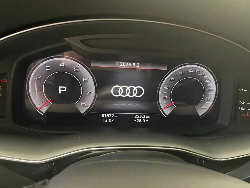 Audi Q8 — фото 6