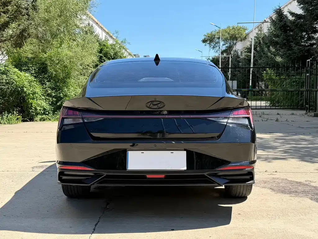 Hyundai Elantra — фото 10