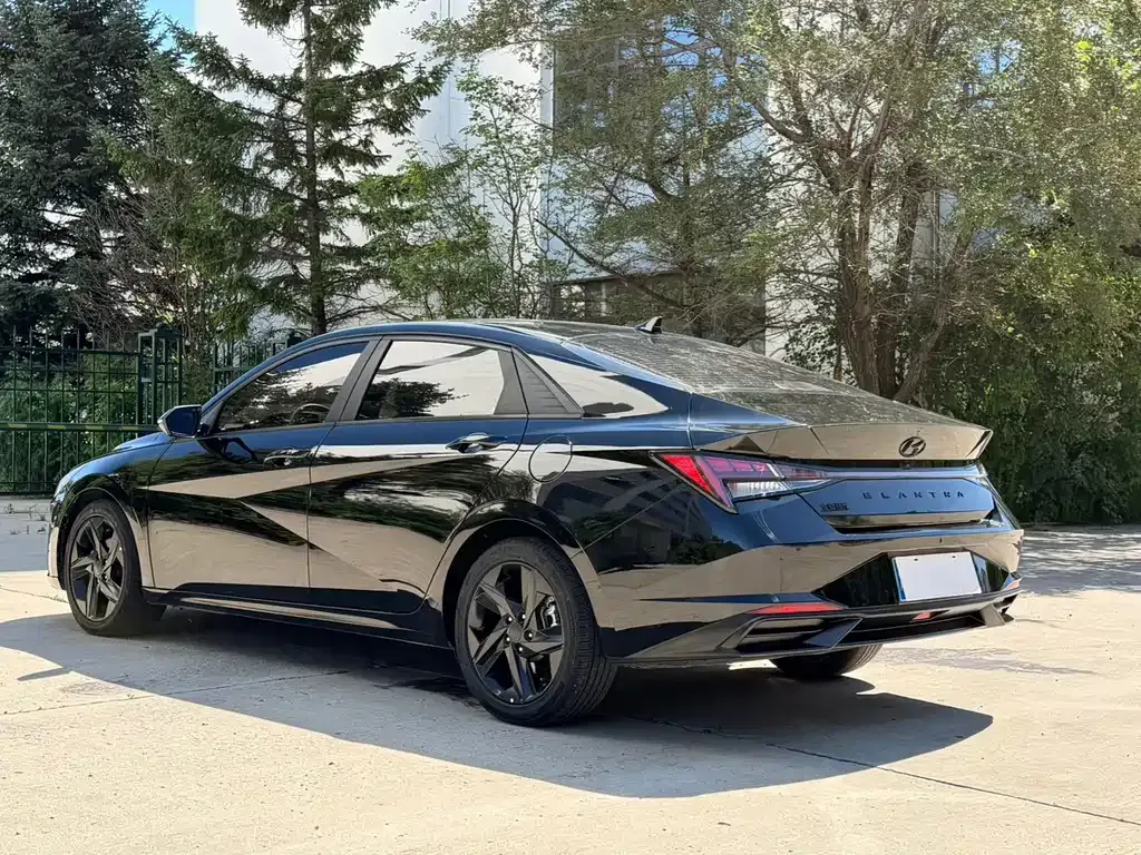 Hyundai Elantra — фото 4