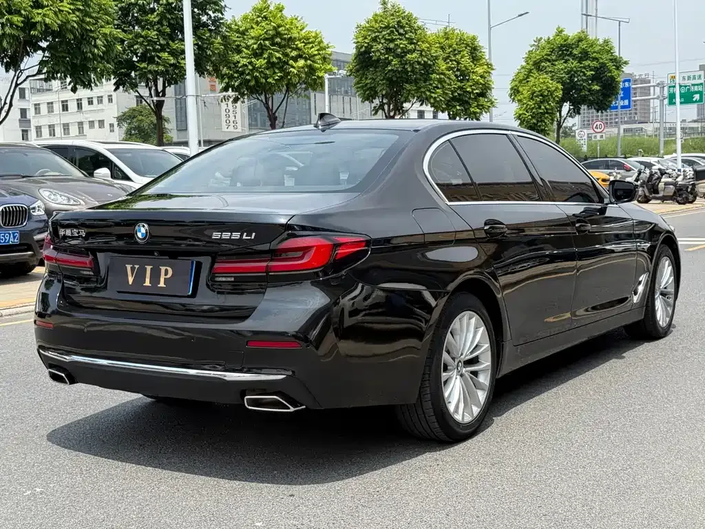 BMW 5 Series — фото 7