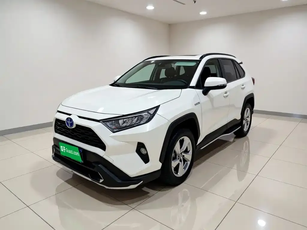 Toyota RAV4 — фото 1