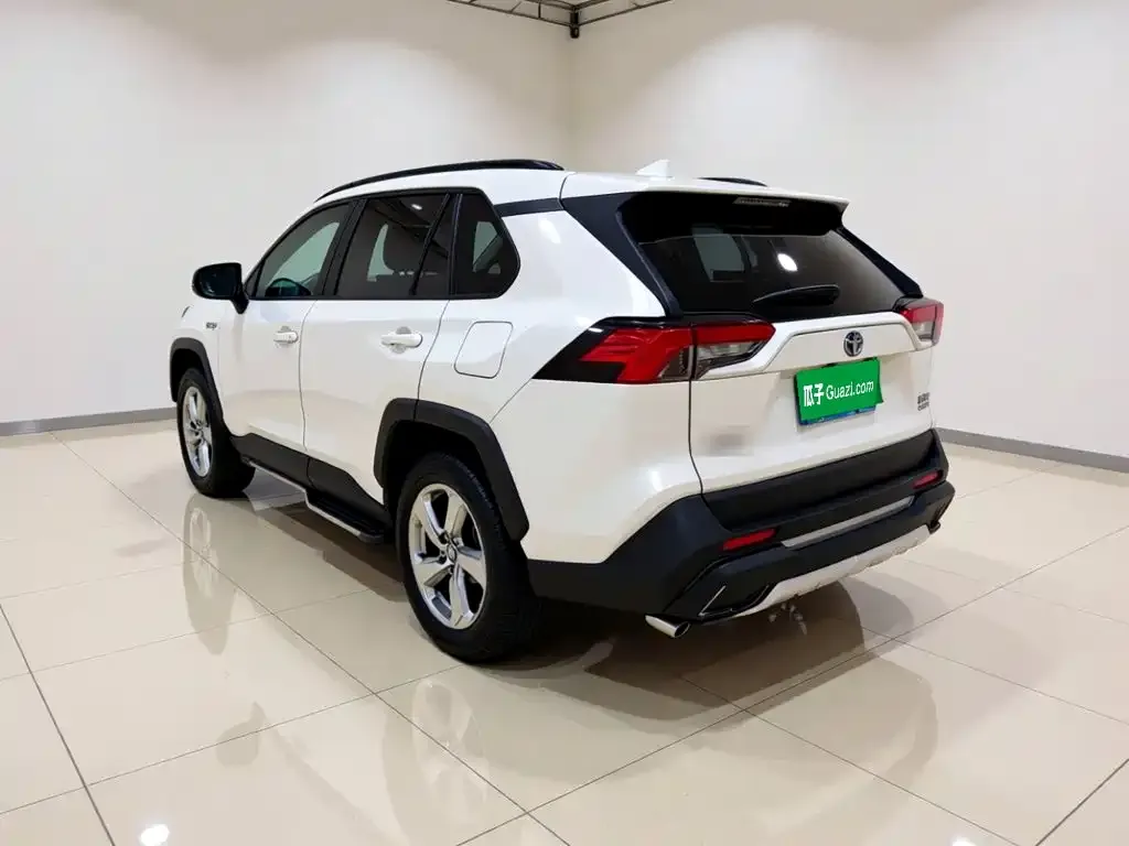 Toyota RAV4 — фото 6
