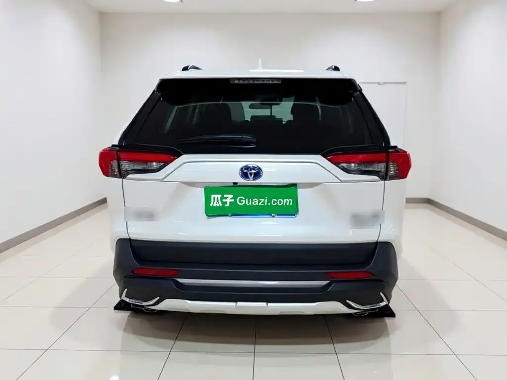 Toyota RAV4 — фото 2