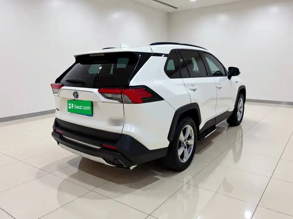 Toyota RAV4 — фото 4