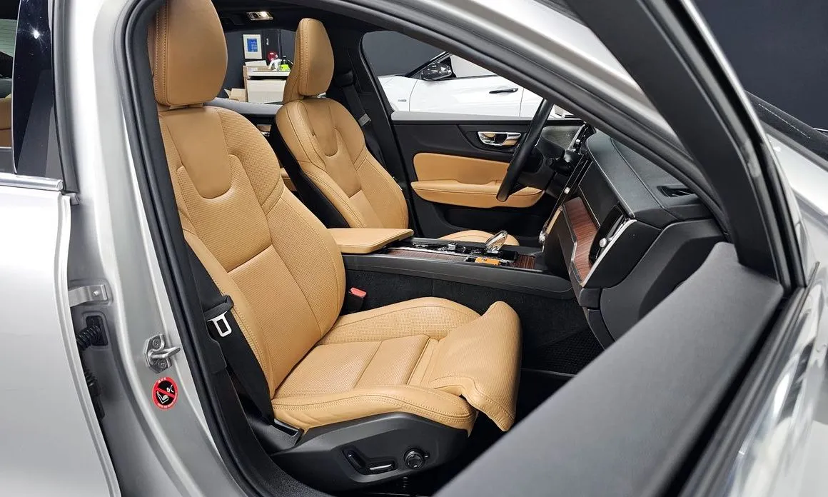 Volvo S60 — фото 10