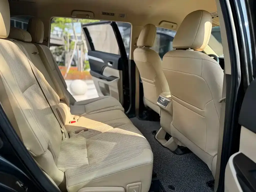 Toyota Highlander — фото 10
