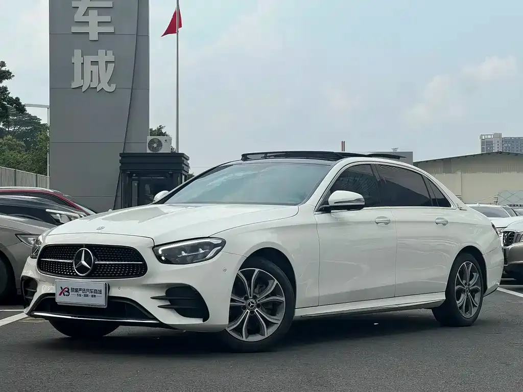 Mercedes-Benz E-Class — фото 1