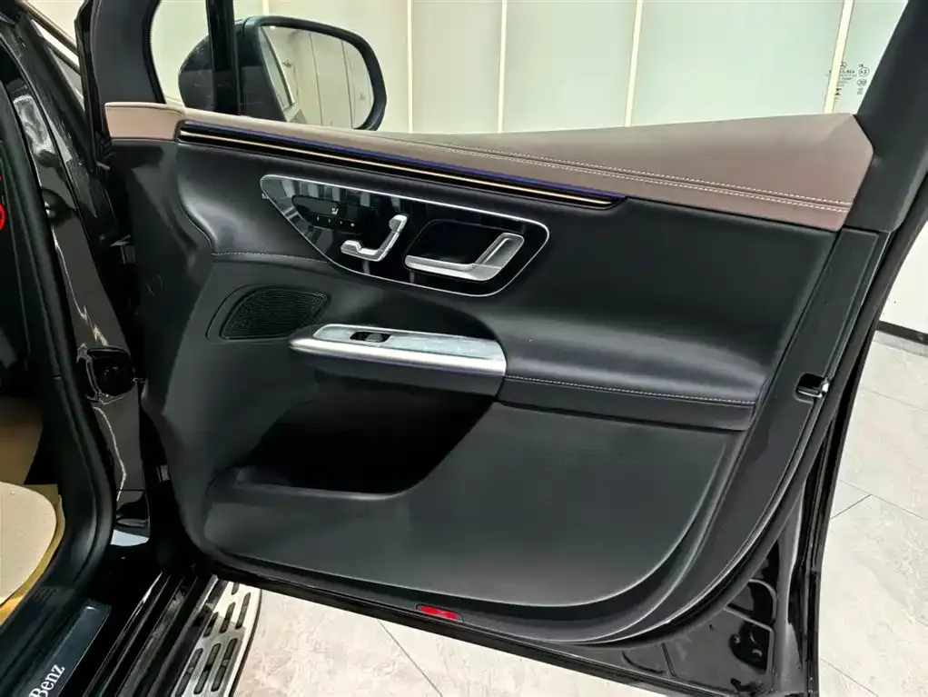 Mercedes-Benz EQE SUV — фото 7