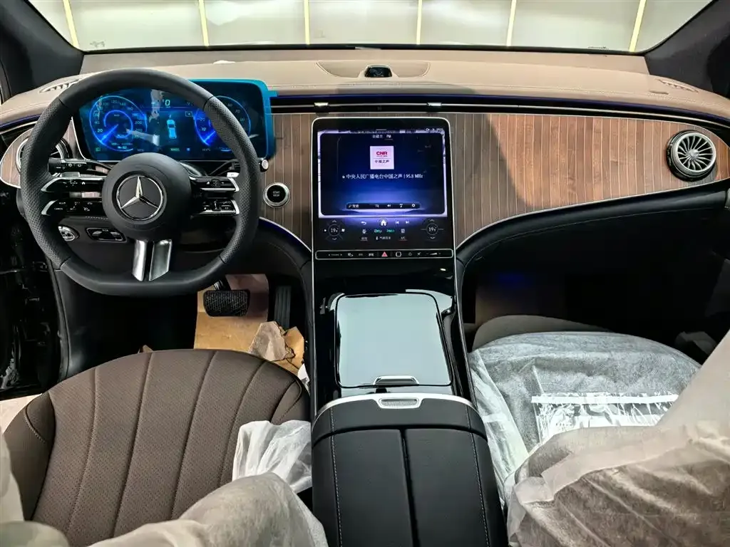 Mercedes-Benz EQE SUV — фото 9